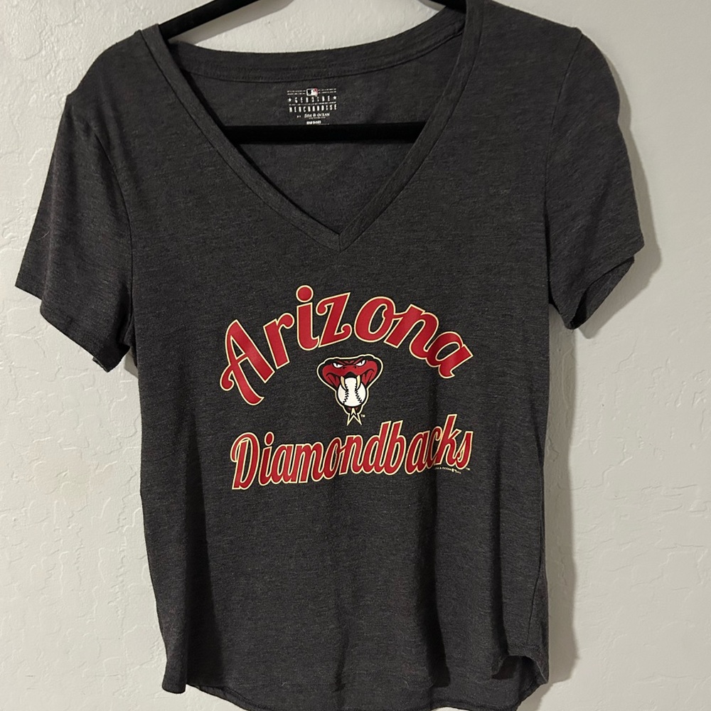 Arizona diamondbacks tee in a size medium! worn once and in amazing condition!